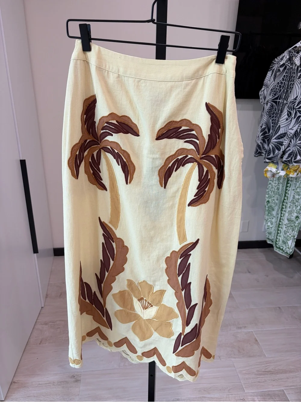 Farm Rio: SUMMER CUTWORK
SAND SKIRT - Picture 10 of 15